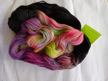 Hand Dyed SW 80% Merino/ 20% Silk, Shawl length 600 yd 150g image 2